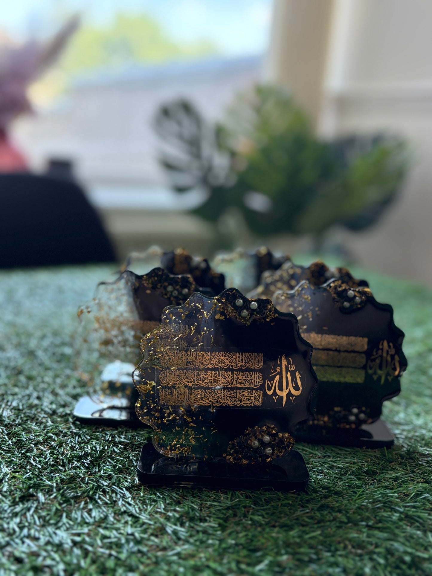 Mini resin plaque with stand
