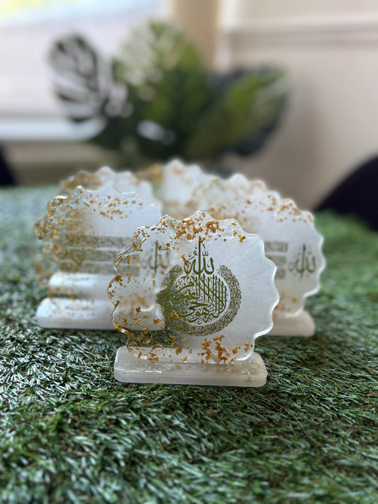 Mini resin plaque with stand